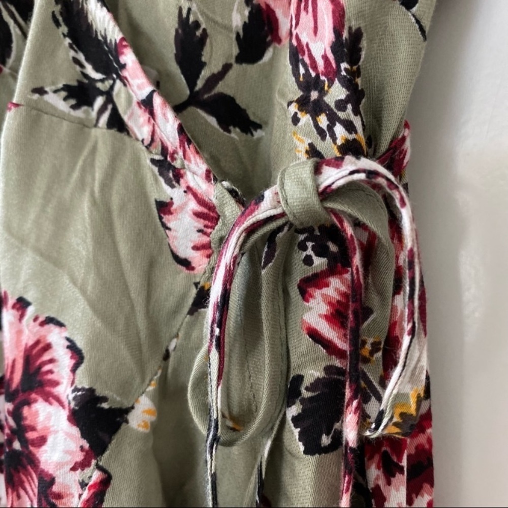 Minkpink Femme Flora Wrap dress in sage green - Picture 9 of 9